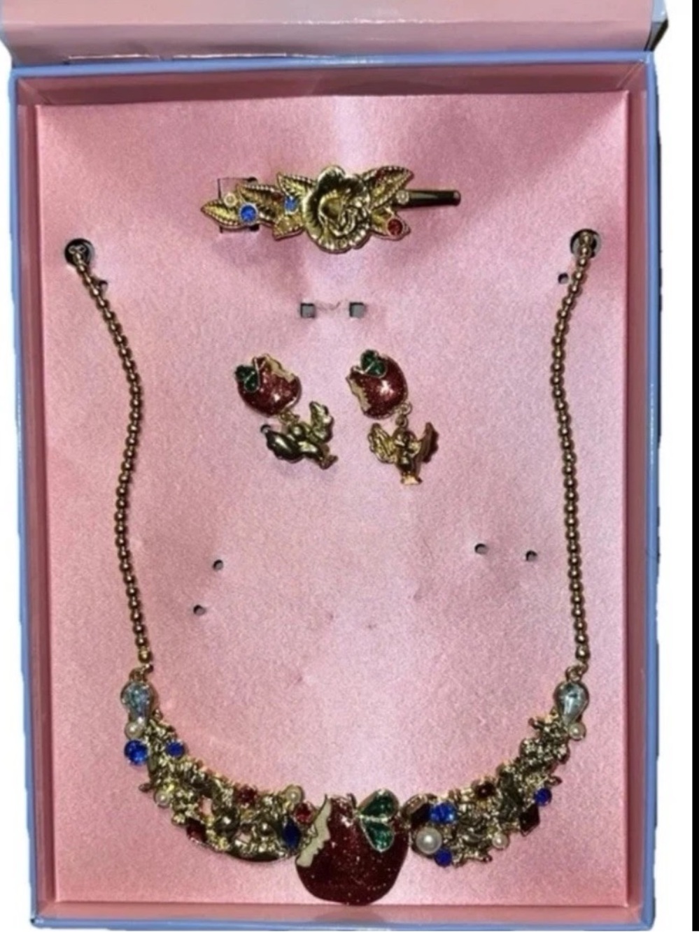 Disney Snow White Deluxe Jewelry Set Necklace, Pin, and Earrings